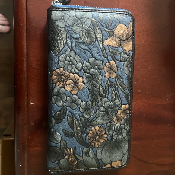 Summer/Spring Floral wallet - Picture 2 of 3